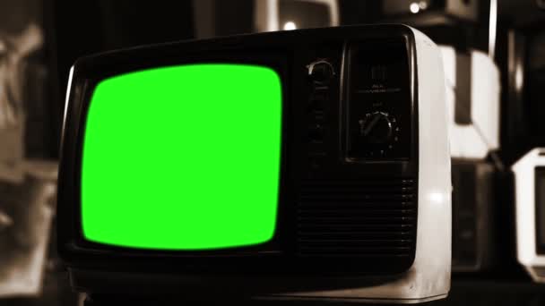 老式电视与幕 棕褐色的子弹缩小 准备用您想要的任何素材或图片替换绿色屏幕 — 图库视频影像
