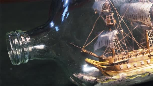 Bir Şişe Içinde Gemi Inşaatı — Stok video