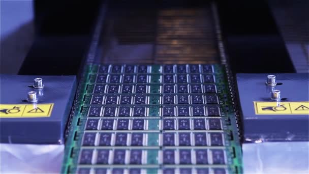 Microchip Circuit Board Manufacturing Cinta Transportadora — Vídeos de Stock