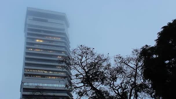 Κτίριο Στην Ομίχλη Retiro Μπουένος Άιρες — Αρχείο Βίντεο