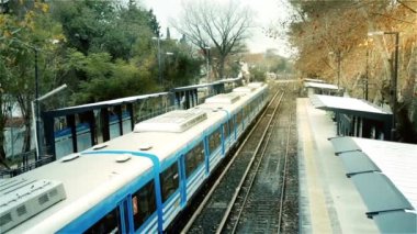 Buenos Aires, Arjantin 'deki Eski İstasyona Giden Tren.