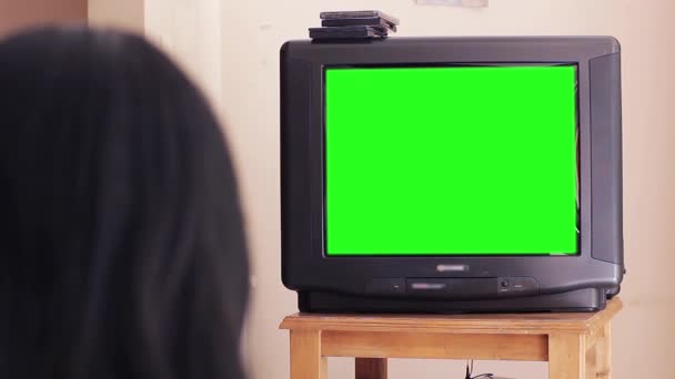 Woman Watching Old 90S Green Screen Home Can Replace Green — Stockvideo