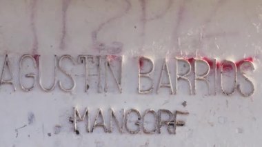 Agustin Barrios Mangore Heykeli, Asuncion 'da).