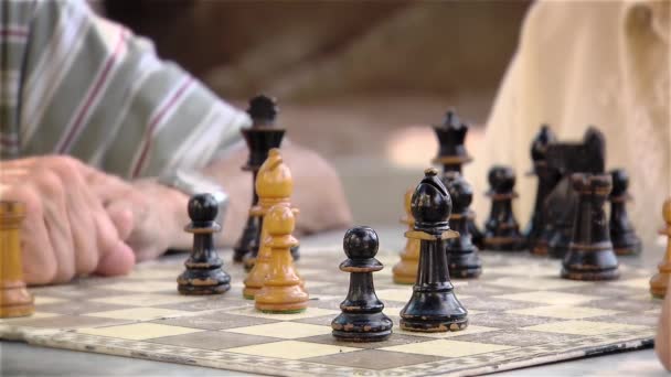 Old Men Playing Chess Gros Plan — Video