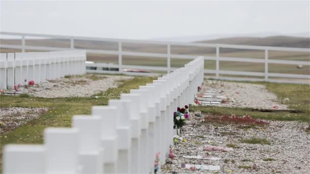 Argentijnse Begraafplaats Cementerio Darwin Malvinas Darwin East Falkland Falklandeilanden Zuid — Stockvideo