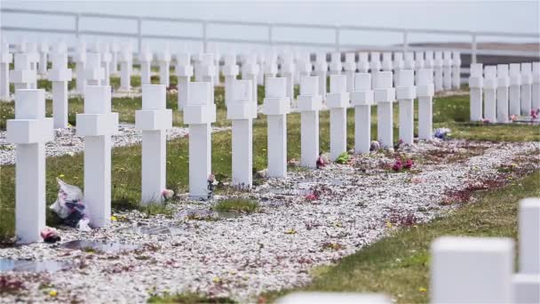 Argentijnse Begraafplaats Cementerio Darwin Malvinas Darwin East Falkland Falklandeilanden Zuid — Stockvideo