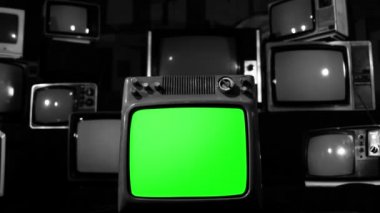 Eski TV Yeşil Ekran Patlaması. Siyah ve Beyaz Ton. Yeşil Ekran 'ı istediğiniz görüntüyle ya da Resim ile Sonraki Efektler' deki tuş efektiyle değiştirebilirsiniz (YouTube 'daki derslere bakın). 