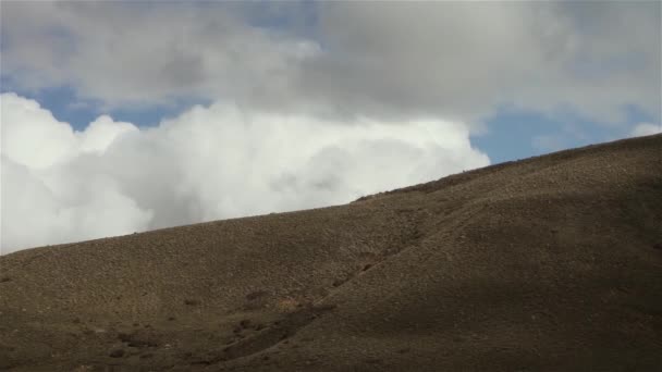 南美洲 阿根廷 巴塔哥尼亚 阳光下的丘陵和云彩 — 图库视频影像