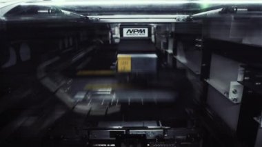 Chip Mounter SMT Yerleştirme, PCB Assembly ve Üretim Süreci Seçme ve Yerleştirme Makinesi. Bilgisayar Fabrikası. İç mekan. 