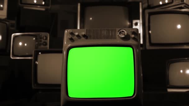 旧式电视绿色荧幕的玻璃射击镜头 Sepia Tone 放大了 你可以用 或任何其他软件中的 关键效果 来代替 绿色屏幕 请访问Youtube上的教程 — 图库视频影像