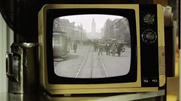 旧金山的一条市场街 在一台复古电视上 1906年4月初的旧金山 大地震前4天 公共领域的图像 — 图库视频影像