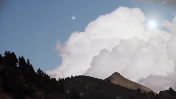 Solsken Över Vita Moln Patagonien Sydamerika — Stockvideo