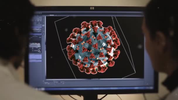科学者はモニター上のコロナウイルスのレンダリング画像を分析します コロナウイルスパンデミックアウトブレイクコンセプトビデオ ズームイン このビデオのいくつかの要素はパブリックドメインです — ストック動画