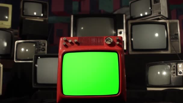 Gewehr Schießt Ins Glas Eines Alten Retro Fernsehers Green Screen — Stockvideo