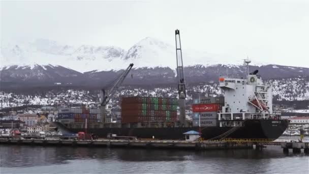 Ushuaia Tierra Del Fuego Argentinië 2019 Containerschip Haven Van Ushuaia — Stockvideo