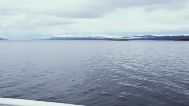 Ushuaia Tierra Del Fuego Argentina 2019 Vista Trasera Turistas Barco — Vídeos de Stock