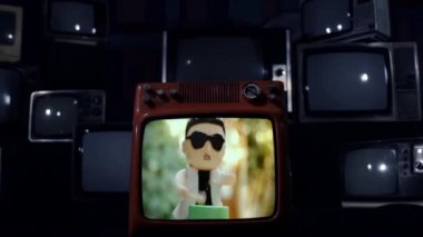 Patlayan bir Retro TV 'nin davulcusu. Mavi Koyu Ton. 