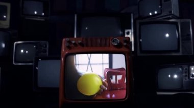 Ekranda Sarı Balon Şişiren Adam ile Klasik TV Patladı - Kapat