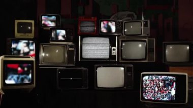 Arjantin 'de bir futbol stadyumu ve Old Retro TV' ler kalabalığı. 