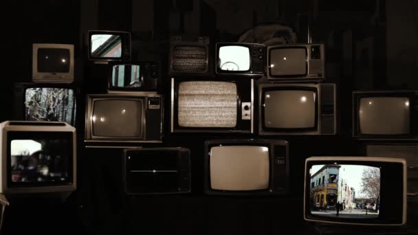 电视屏幕上堆放的复古电视与布宜诺斯艾利斯的卡米尼托街 Sepia Tone — 图库视频影像