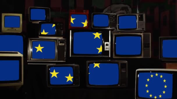 Стопка Ретро Флагами Великобритании Экранах Концепция Брексита Zoom Out — стоковое видео