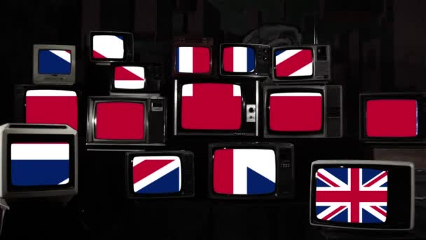 Стопка Ретро Флагами Великобритании Экранах Концепция Брексита Черно Белый Тон — стоковое видео