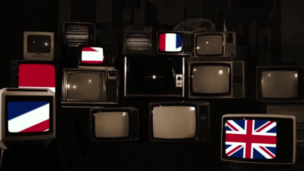 Pila Televisori Retrò Con Bandiera Britannica Sugli Schermi Seppia Tono — Video Stock