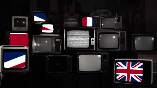 Stapel Retro Met Britse Vlaggen Het Scherm Zwart Wit Toon — Stockvideo