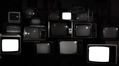 Ekranda Japon Ulusal Bayrağı olan Retro TV Yığını. Siyah ve Beyaz Ton. Yakınlaştır. 