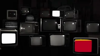 Retro televizyonlar ve İspanyol Bayrağı. Siyah ve Beyaz Ton. Yakınlaştır. 