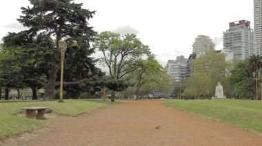 Coronavirus Salgını sırasında Arjantin 'in Buenos Aires kentindeki Bosques de Palermo (Palermo Ormanı) olarak da bilinir.. 