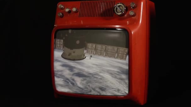 惑星地球と都市宇宙からの光 Iss 国際宇宙ステーション ビュー 古いレトロテレビで Nasaによって提供されたこのビデオの要素 — ストック動画