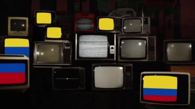Retro TV ekranlarında Kolombiya bayrağı. Yakınlaştır. 