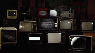 Satürn Gezegeni, birçok 80 'lerin televizyonunda uzaydan görüldüğü gibi. NASA tarafından desteklenen bu videonun elementleri. 