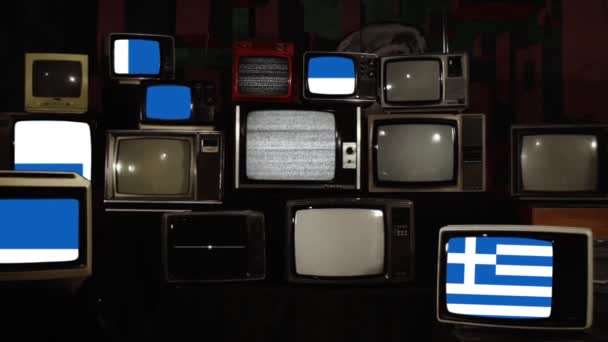 Die Flagge Griechenlands Und Alte Vintage Fernseher Vergrößern — Stockvideo