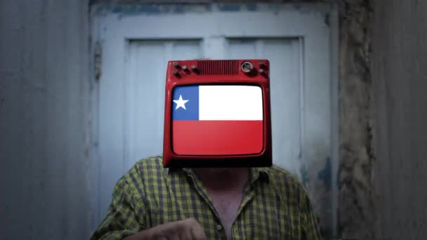 男の頭のテレビでチリの旗 — ストック動画