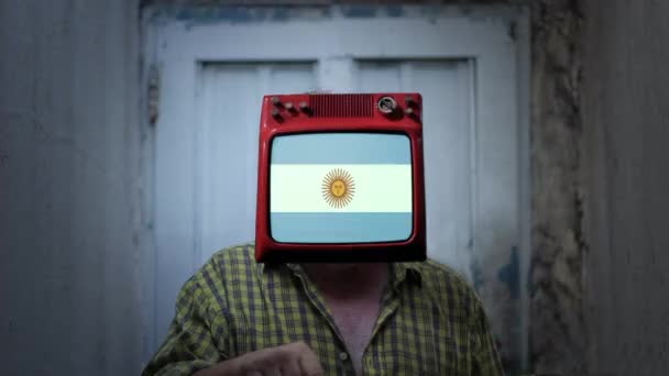 男の頭のテレビでアルゼンチンの旗 — ストック動画