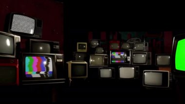 Renkli televizyon yığınları ve yeşil ekranlı Retro TV 'ler. Televizyon Arkaplanı. Yeşil ekranı istediğin görüntüyle ya da resimle değiştirebilirsin. Sonraki Efektler ya da diğer herhangi bir video düzenleme yazılımında Keying efekti ile yapabilirsiniz.
