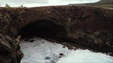 Ana Kai Tangata 'daki Volkanik Mağara, Rapa Nui (Paskalya Adası), Şili.
