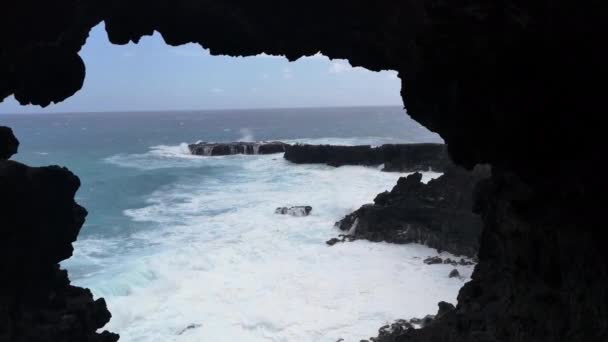 二つの窓の洞窟 Ana Kakenga ラパヌイ国立公園 イースター島 — ストック動画