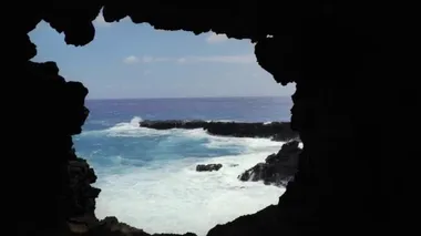 Ana Kakenga Mağarası, Rapa Nui Ulusal Parkı 'ndaki İki Pencere Mağarası..