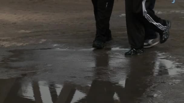 Villa Gesell Argentina Three Teenage Boys Jumping Puddles Water Rain — Stock Video