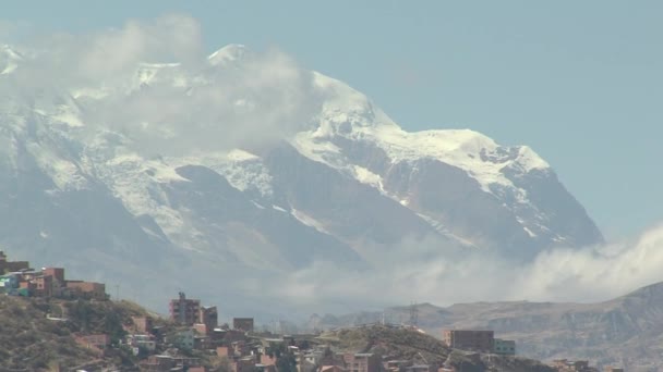 ラパス ボリビア 南アメリカから見たイリマニ山 — ストック動画