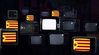  Kırmızı Estelada Bayrakları ve Retro TV 'ler.