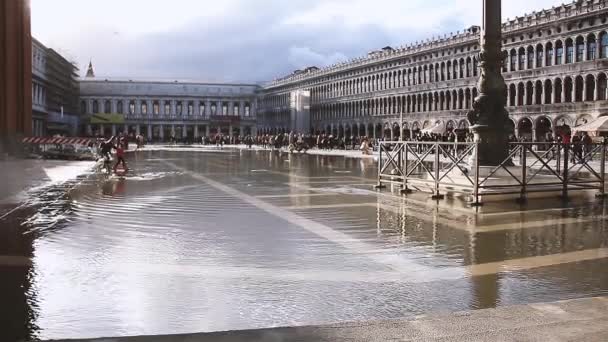 Venedig Italien 2018 Acqua Alta Auf Dem Markusplatz Venedig Italien — Stockvideo