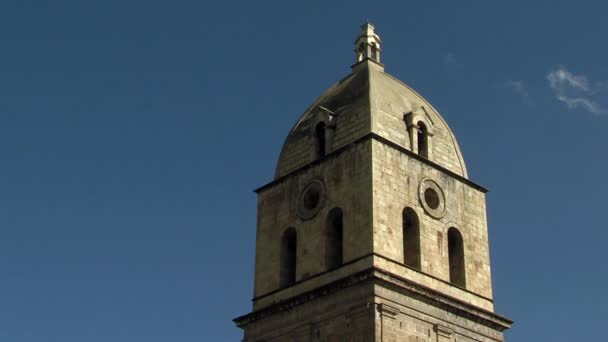 ボリビアのサンフランシスコ大聖堂のキューポラ 市の中心部に位置アッシジのフランシスの提唱の下でカトリック教会 — ストック動画