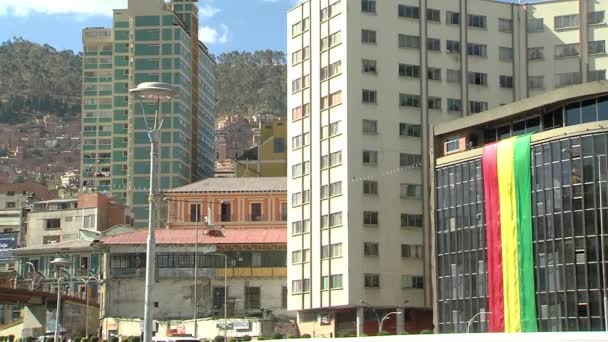 Paz Bolivia 2019 Κτίρια Και Σημαία Της Βολιβίας Στην Plaza — Αρχείο Βίντεο