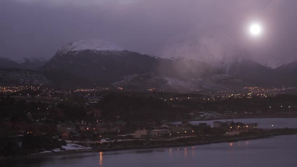 Staden Ushuaia Foggy Evening Tierra Del Fuego Provinsen Argentina Zooma — Stockvideo