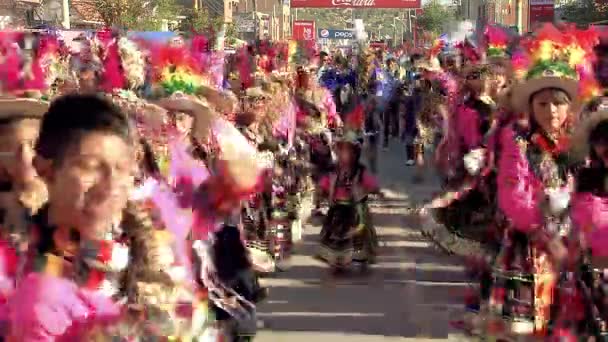 Cochabamba Bolivia 2015 Dançarinos Bolivianos Uma Garotinha Carnaval Cochabamba Durante — Vídeo de Stock