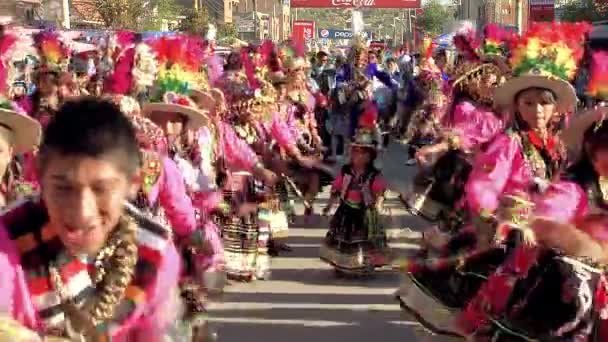 Cochabamba Bolivia 2015 Boliviaanse Dansers Een Klein Meisje Het Carnaval — Stockvideo